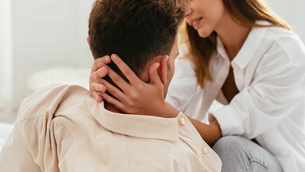 女人高潮完了就在高潮不了吗？女朋友高潮了中间要不要停下来?