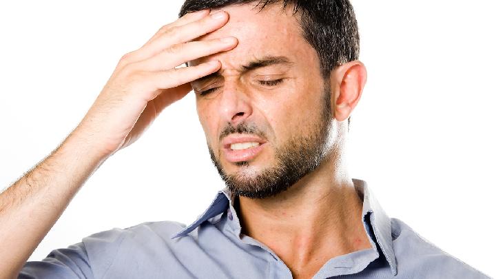 下巴好多小米粒带白头